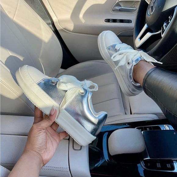 Low top RICKYGIRL puffy thick lace round toe sneaker - Picture 1 of 3